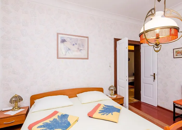 アパート Ivana -two Bedroom With Garden