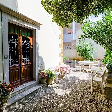 아파트 Ivana -two Bedroom With Garden