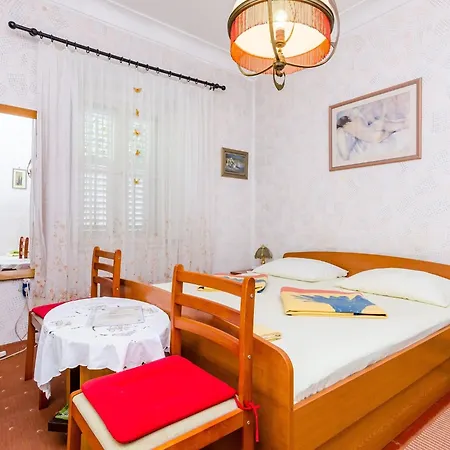 Apartment Ivana -two Bedroom With Garden *