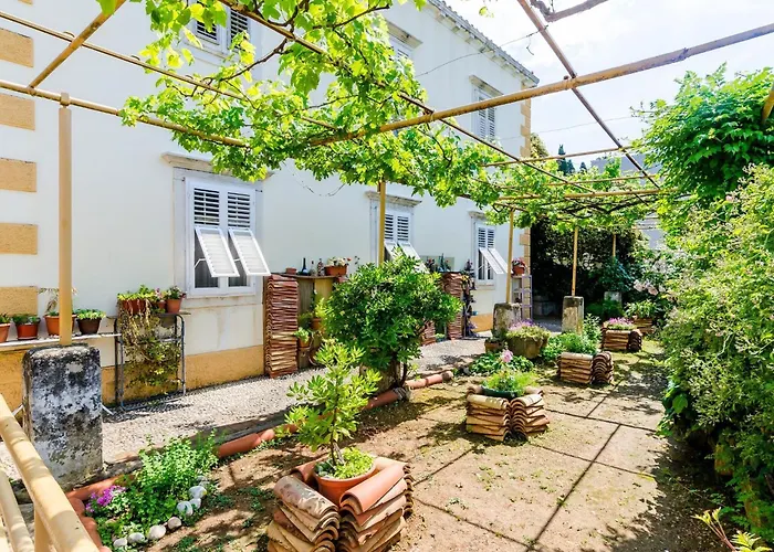 Ivana -two Bedroom With Garden Apartman *